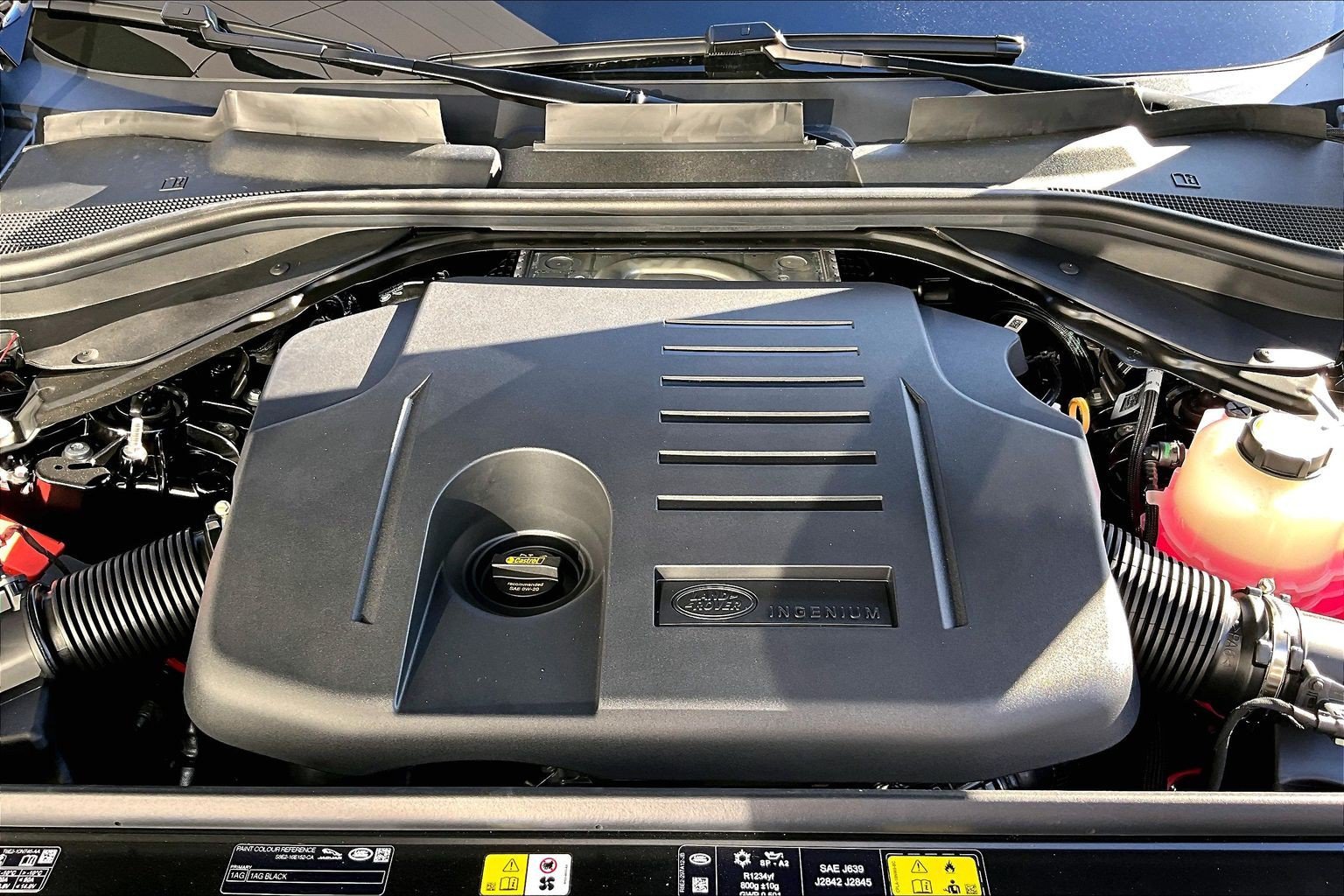 New 2027 Santorini Black Land Rover SE image 11