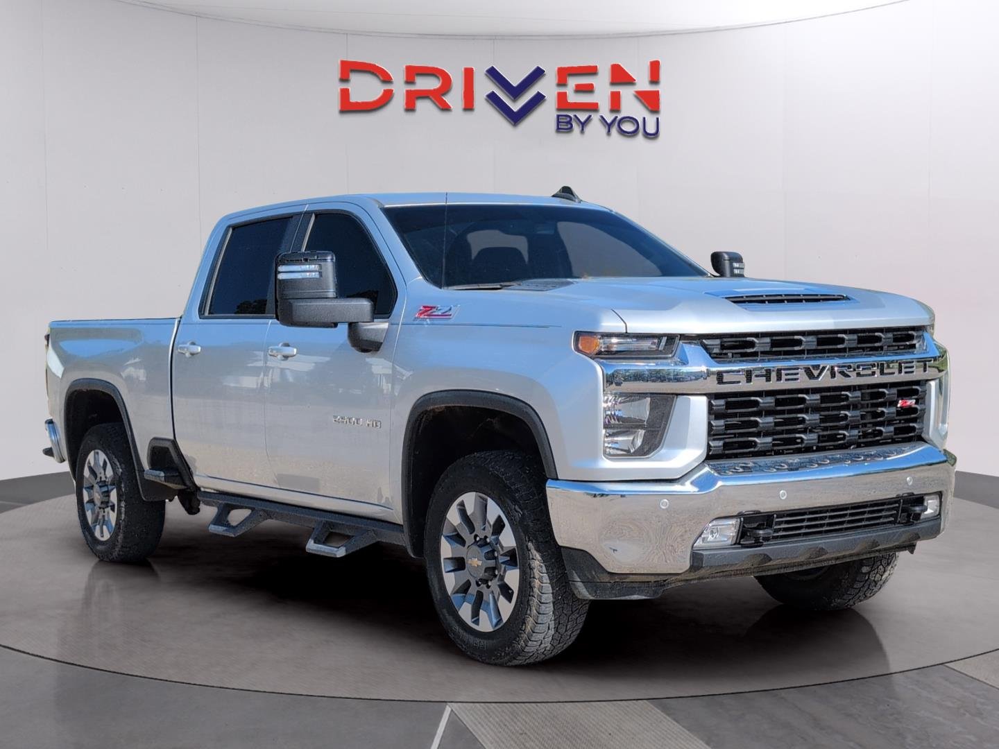 Used 2023 Silver Ice Metallic Chevrolet LT image 7