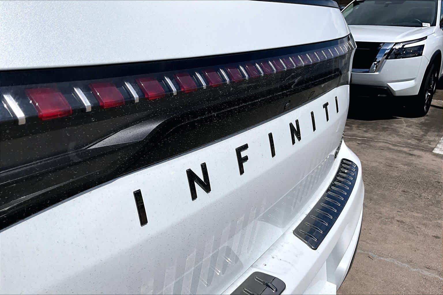 Used 2026 Radiant White/Black Obsidian INFINITI SPORT image 30