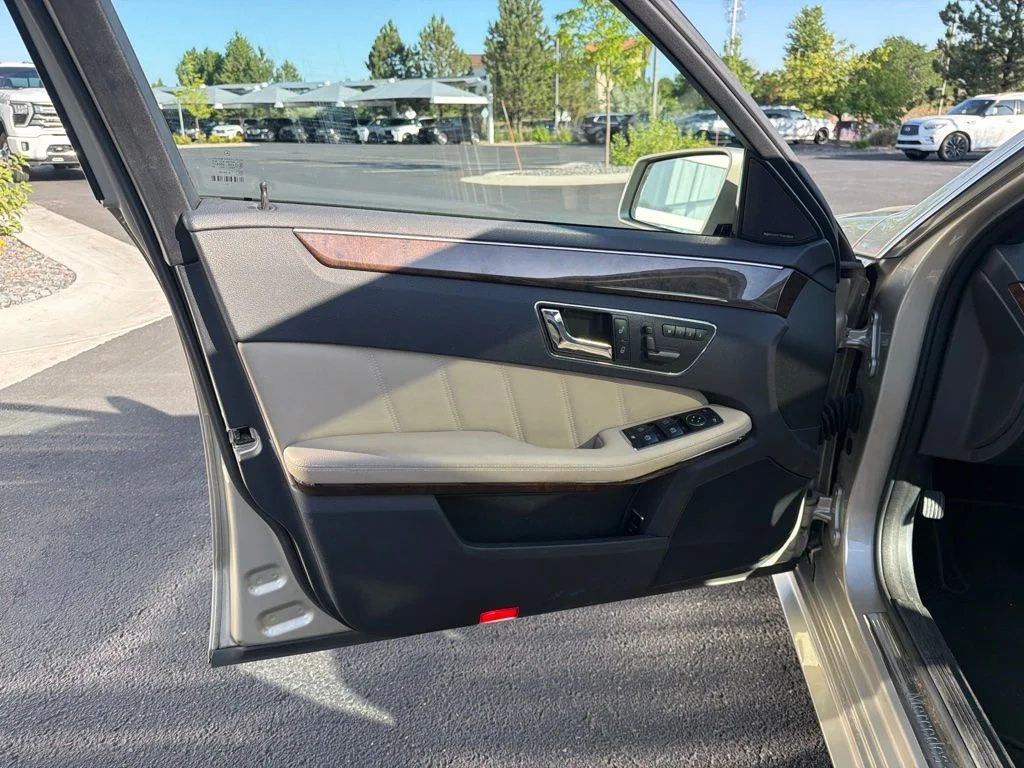 Used 2010  Mercedes-Benz E 550 image 9