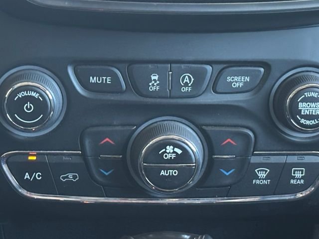 Used 2022 White Jeep Trailhawk image 5