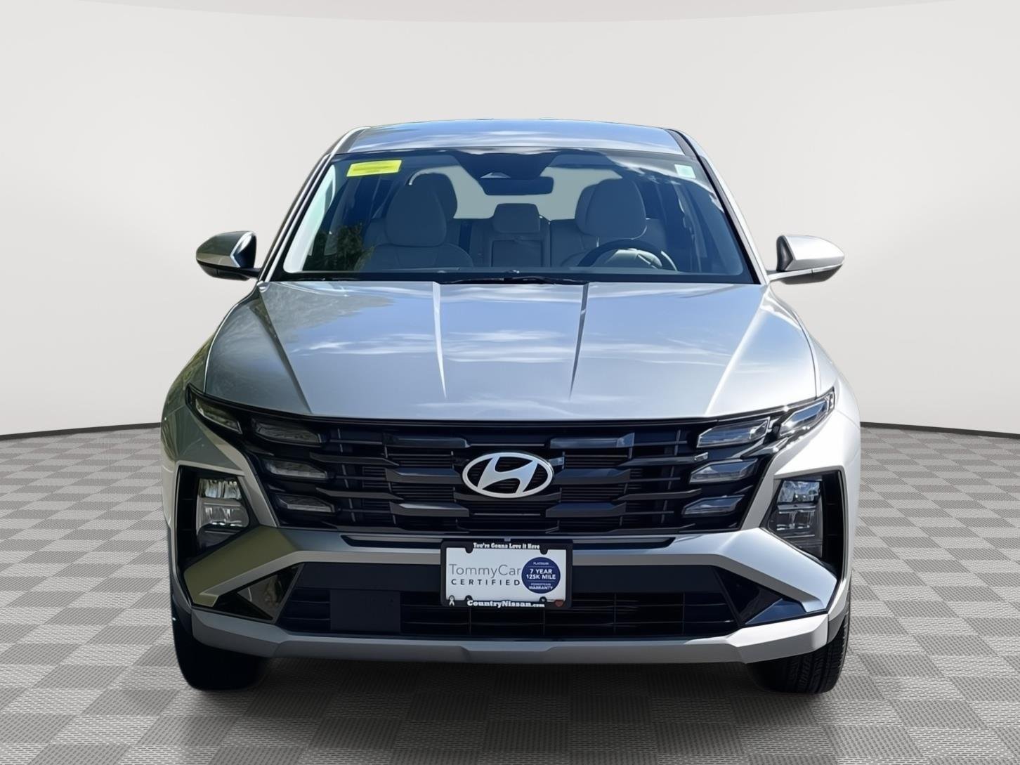 Used 2025 Shimmering Silver Hyundai SE image 2
