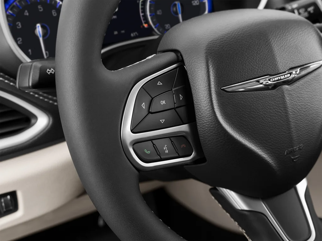 Used 2024 White Chrysler Limited image 43