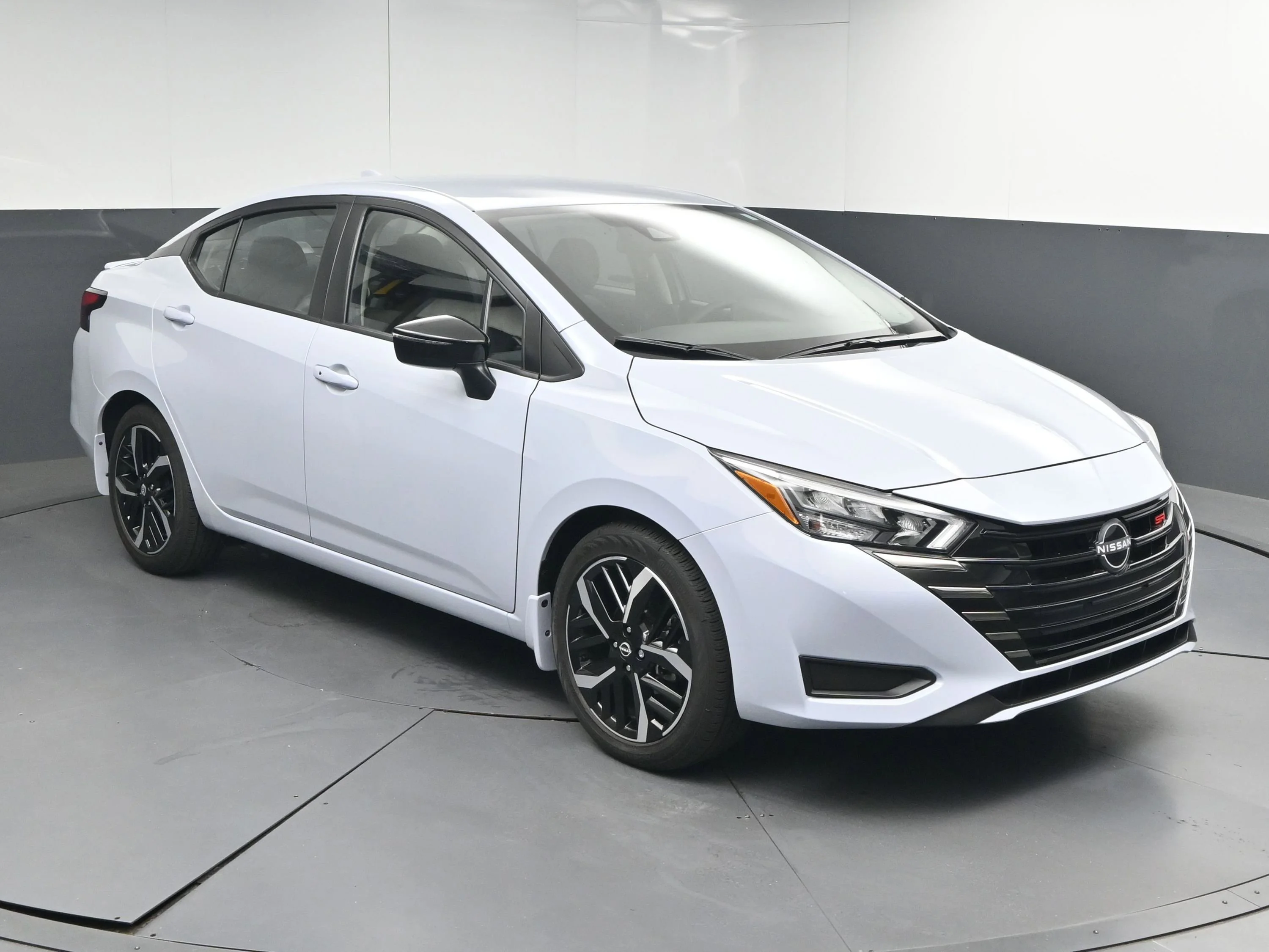 2025 Nissan Versa 1.6 SR CVT's photo