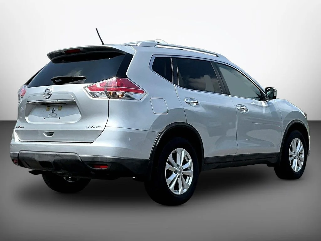 Used 2016 Brilliant Silver Nissan SV image 6