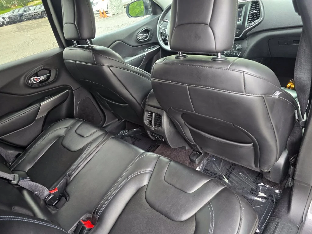 Used 2019 Gray Jeep Latitude Plus image 26