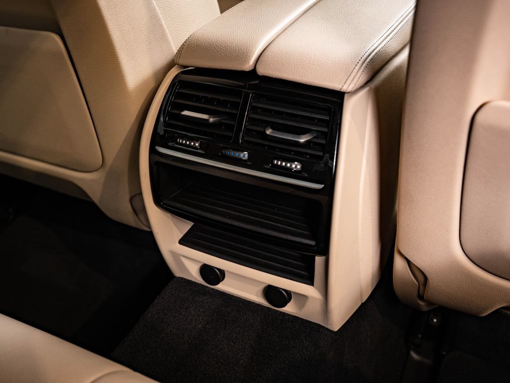 Used 2019 Jet Black BMW 540i image 34