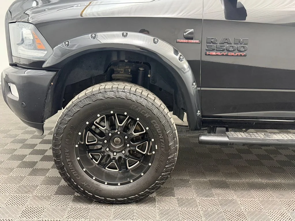Used 2016 Brilliant Black Crystal Pearlcoat Ram Laramie image 10