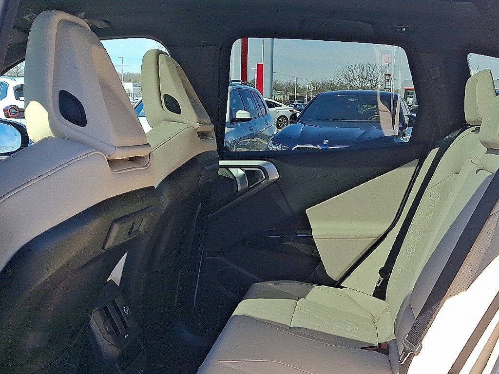 New 2026 White Metallic BMW 30 xDrive image 8