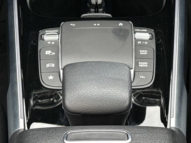 Used 2022 White Mercedes-Benz GLB 250 image 21