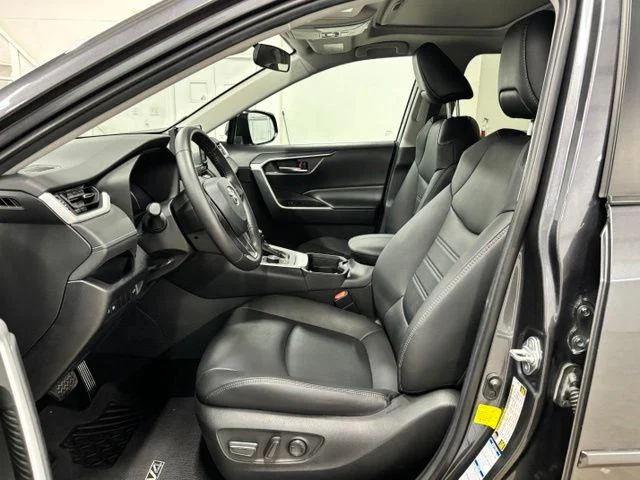 Used 2021 MAGNETIC GRAY MET. Toyota  image 16