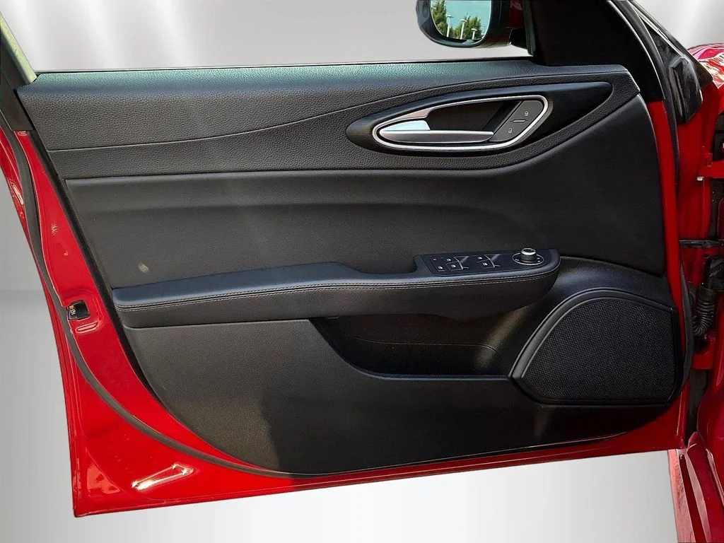 Used 2017 Rosso Alfa Alfa Romeo Base image 19