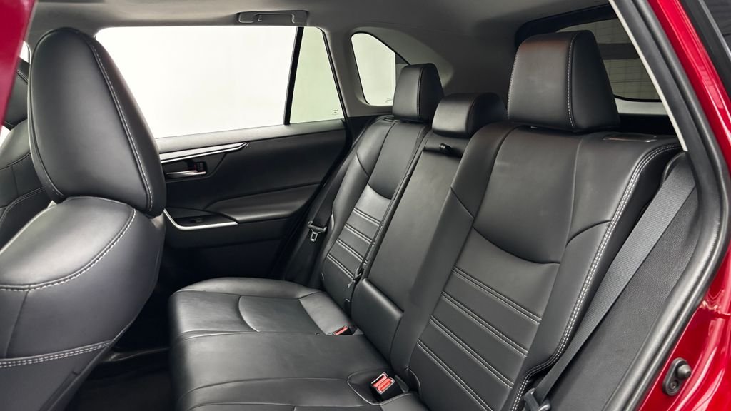 Used 2021 Red Toyota XLE Premium image 29