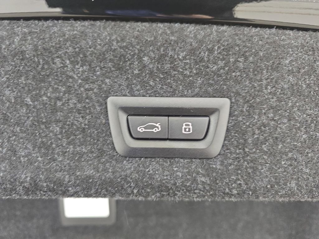 2025 BMW 3 Series 330i - Photo 16