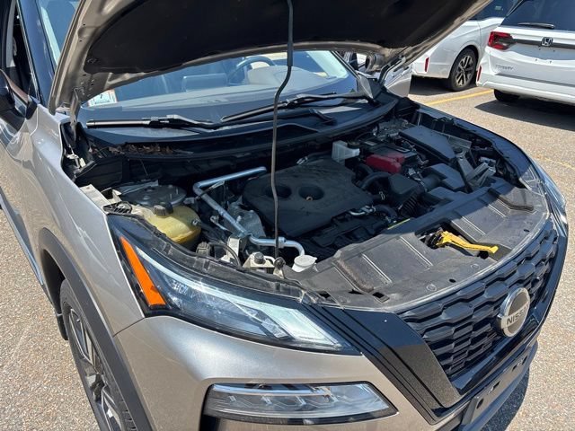 Certified Used 2021 Brilliant Silver / Black Nissan SL image 18