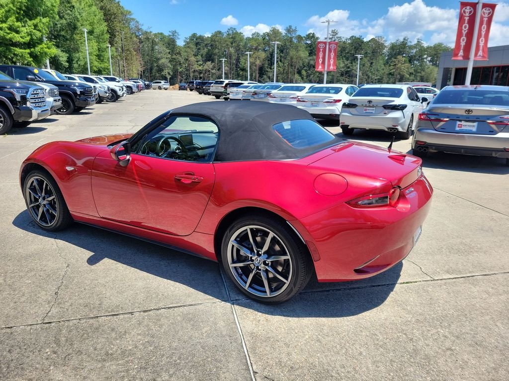 Used 2017 Red Mazda Grand Touring image 3