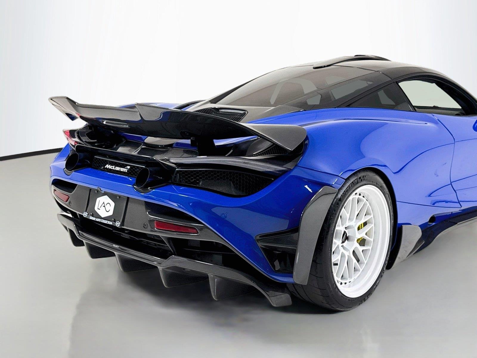 Used 2021 MSO Paris Blue / Miami Blue Wrap McLaren Performance | Full Ryft Body Kit | Carbon Steering Wheel | Exhaust | Custom Wheels image 34