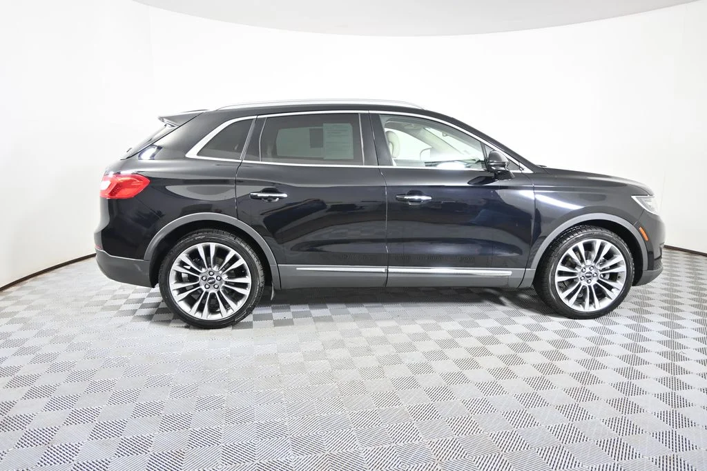 Used 2016 Black Lincoln Reserve image 7