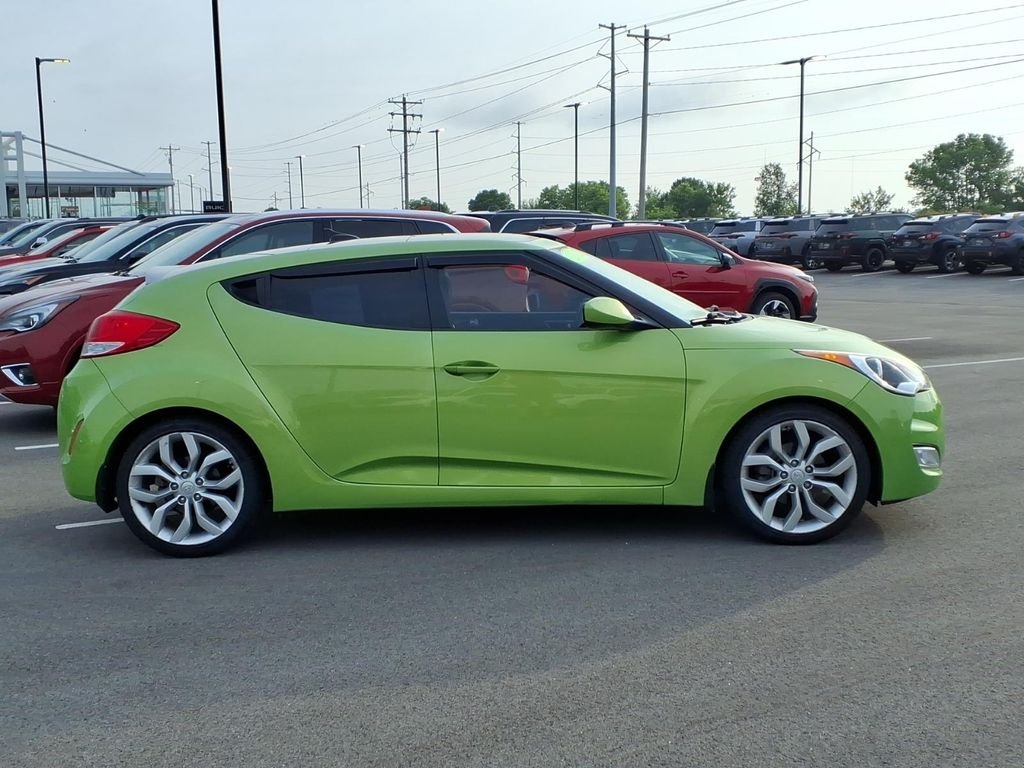 Used 2012 Electrolyte Green Hyundai Base image 13