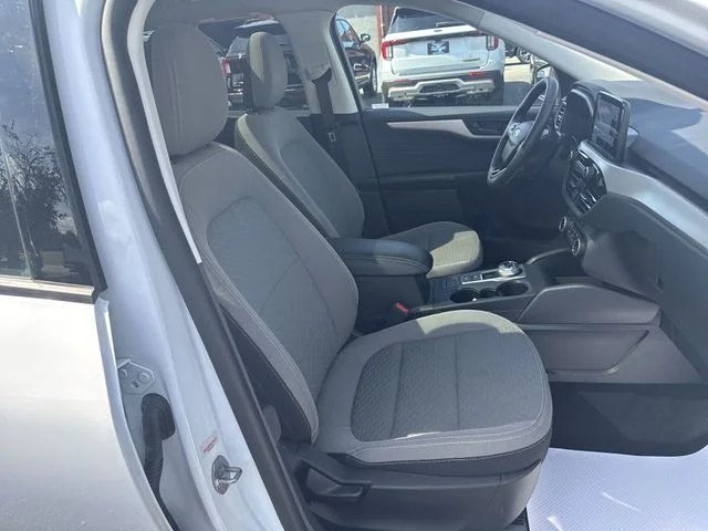 Used 2022 Oxford White Ford SE image 27