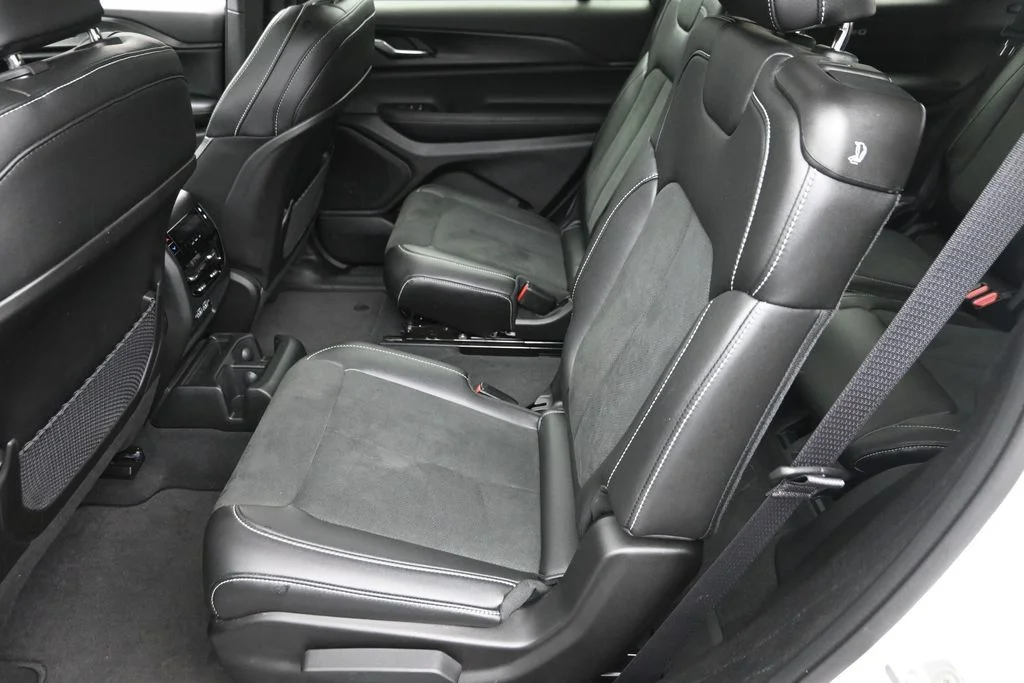 Used 2025 White Jeep Altitude X image 15
