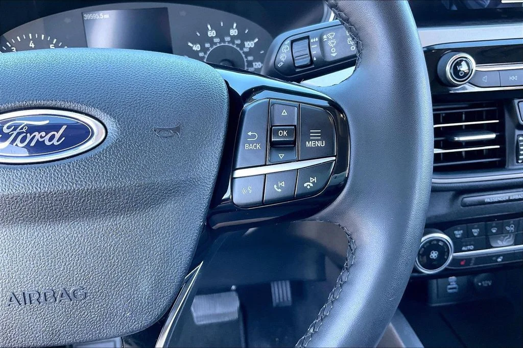 Used 2022 Black Ford SE image 18