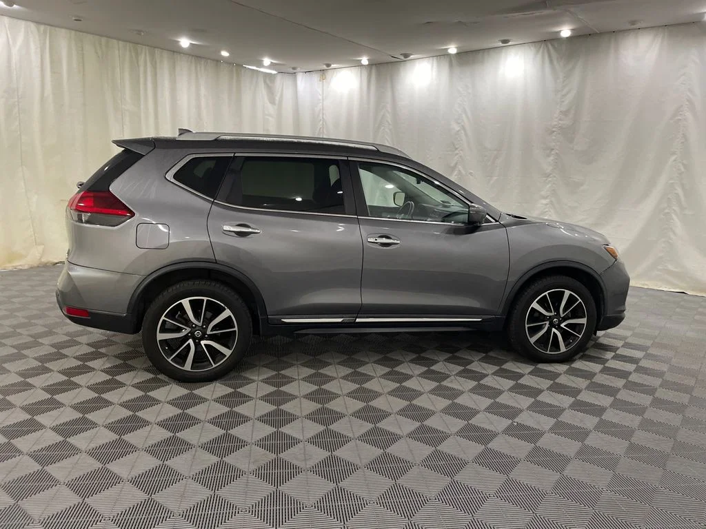 Used 2020 Gun Metallic Nissan SL image 4