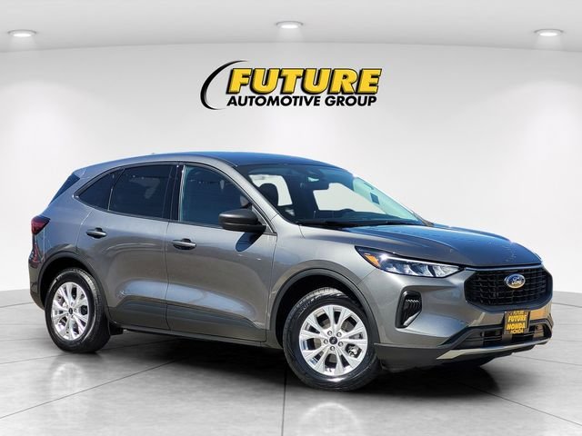 Used 2025 Gray Ford Active image 1