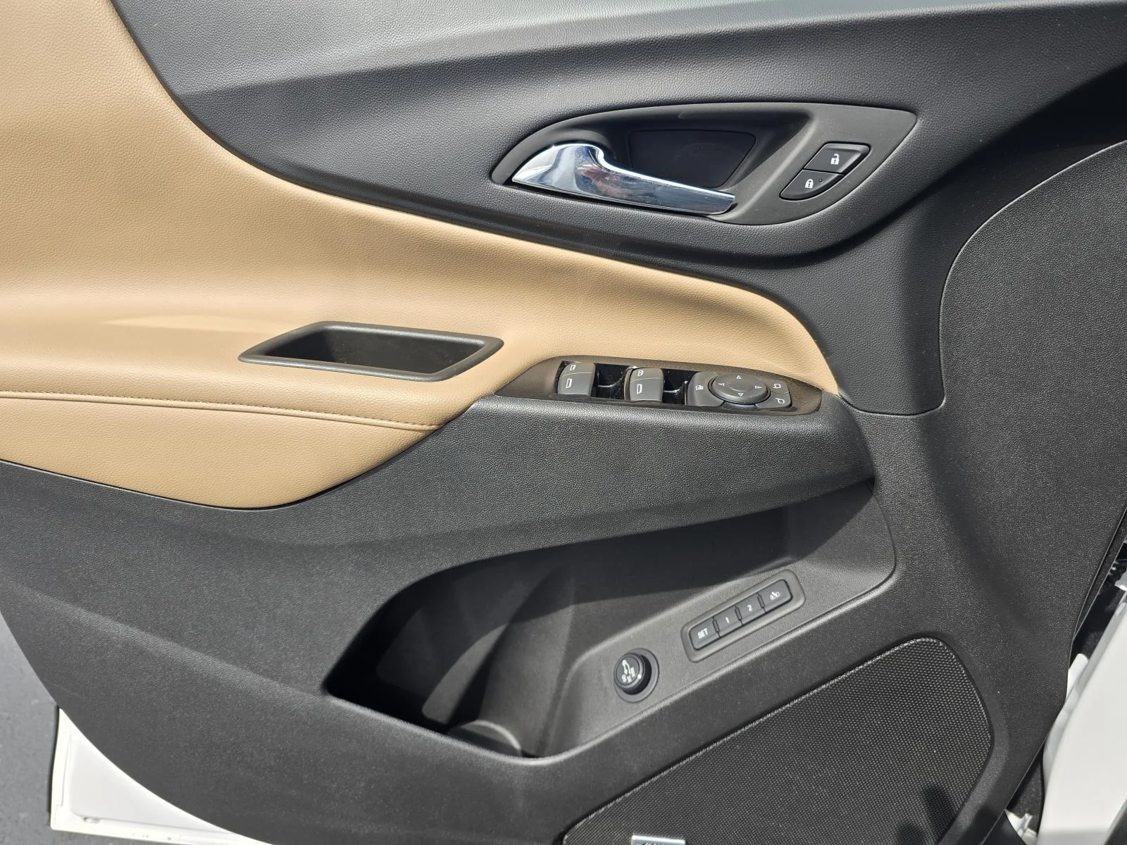 Used 2023 SUMMIT WHITE Chevrolet Premier image 12