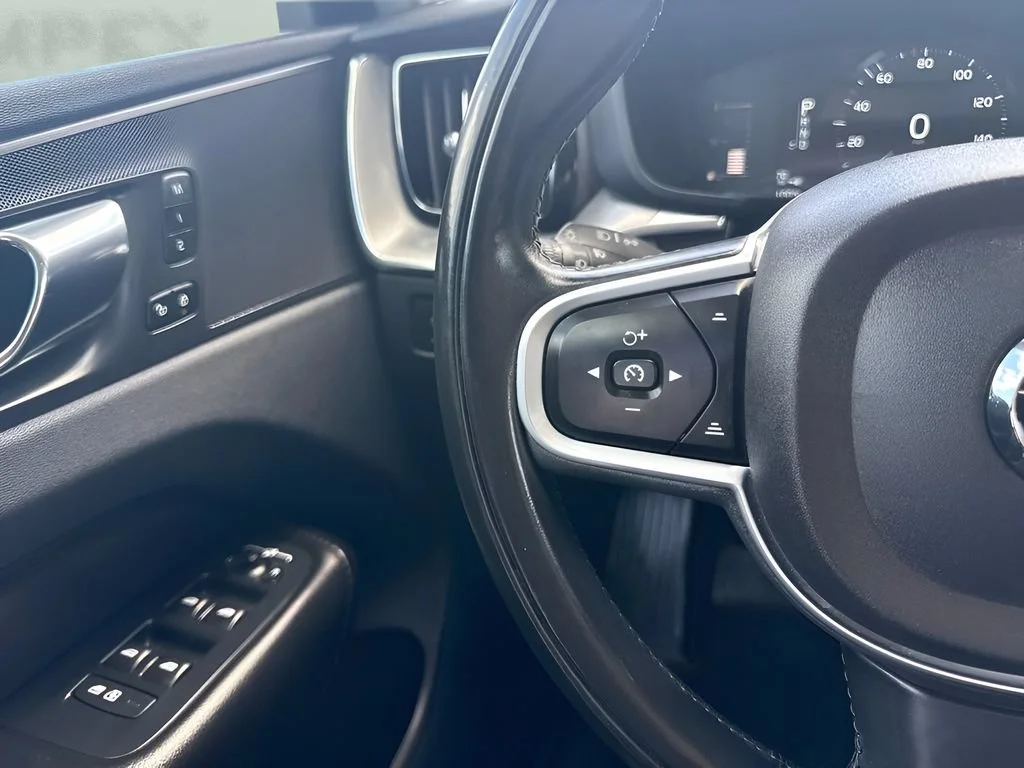 Used 2019  Volvo Momentum image 16