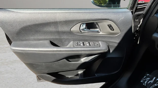 Used 2025 Black Chrysler Select image 17