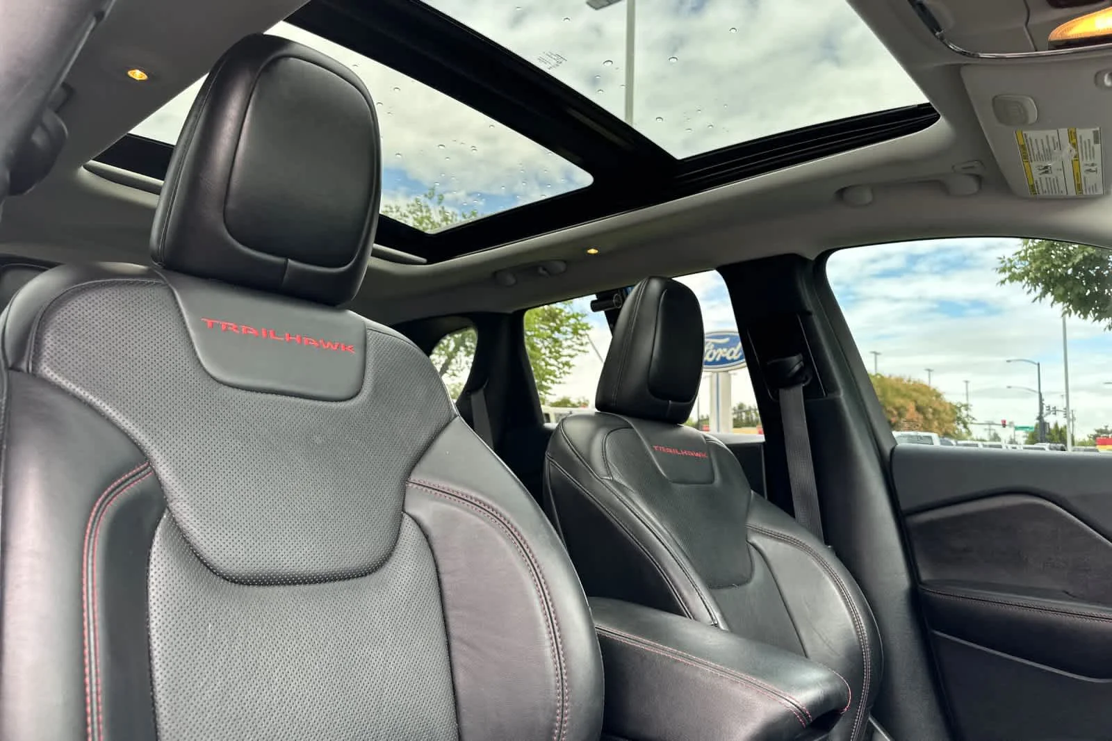 Certified Used 2019 Billet Silver Clearcoat Metallic Jeep Trailhawk Elite image 17