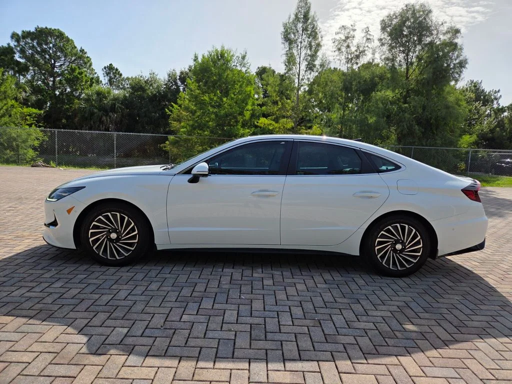 Used 2023 White Hyundai Limited image 8