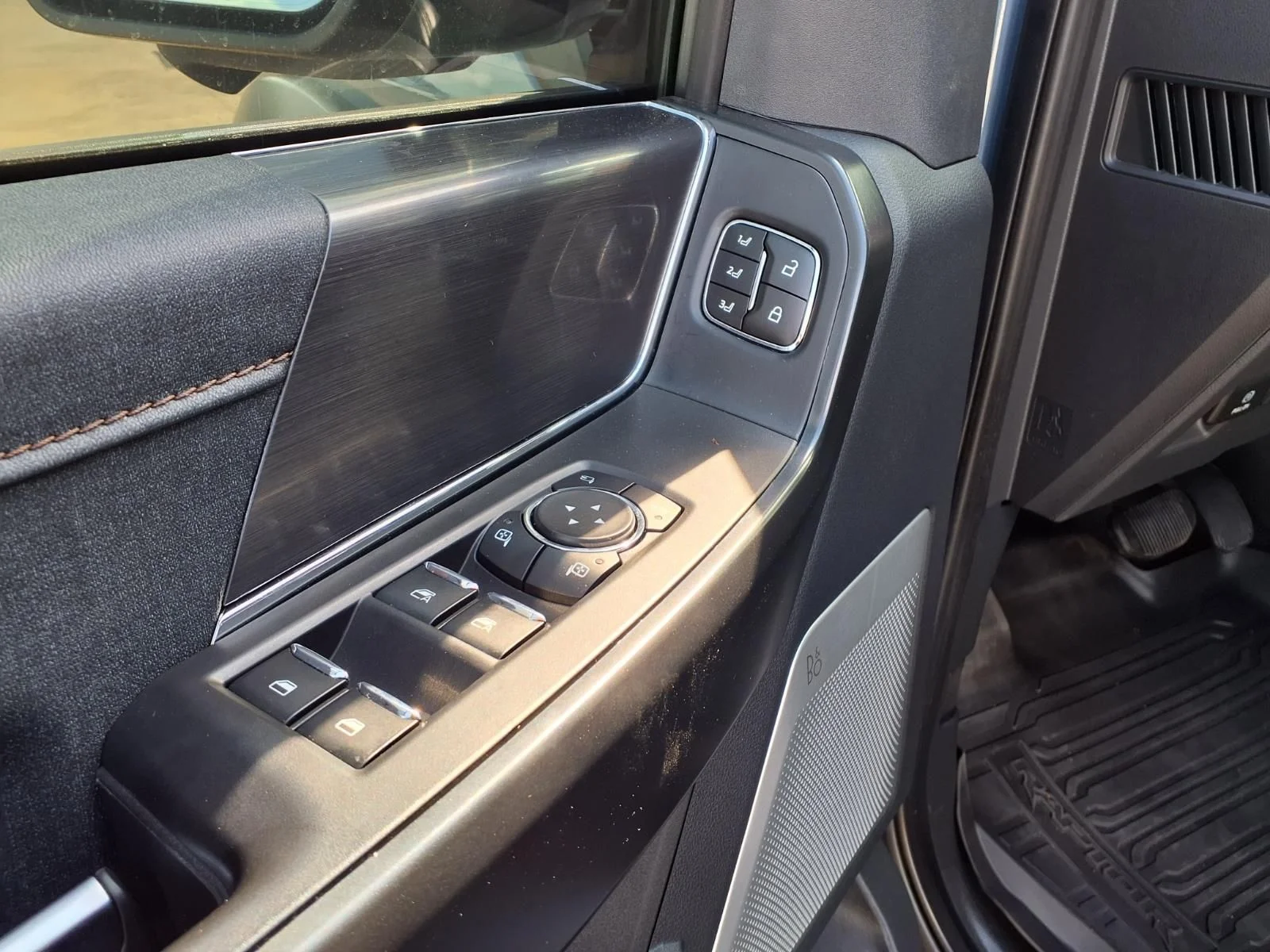 Used 2023 Gray Ford Raptor image 13