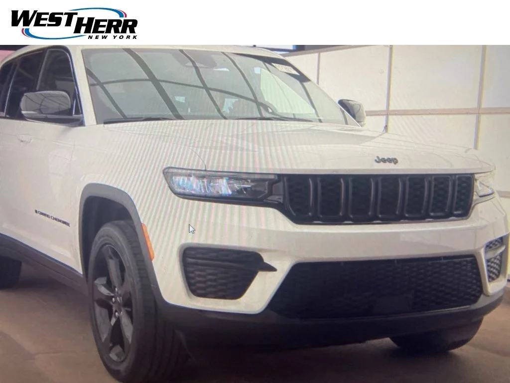 Used 2024 White Jeep Altitude X image 1