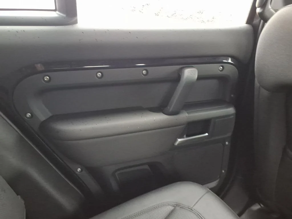 Used 2025  Land Rover S image 31