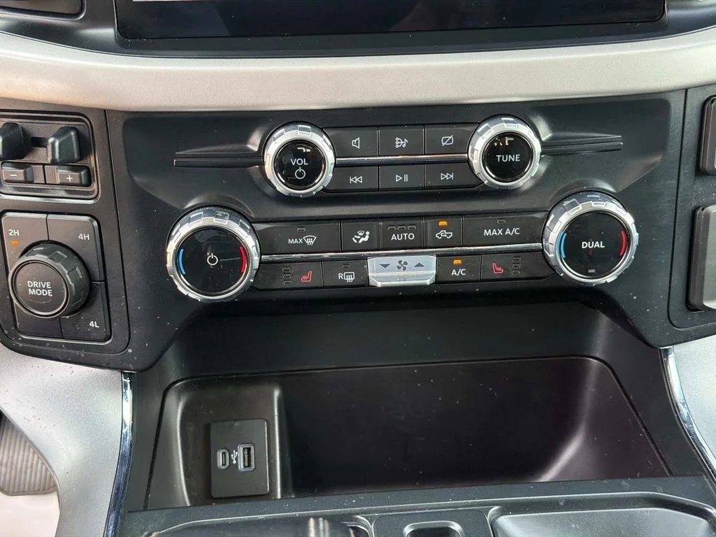 Used 2023 Atlas Blue Metallic Ford XLT image 26