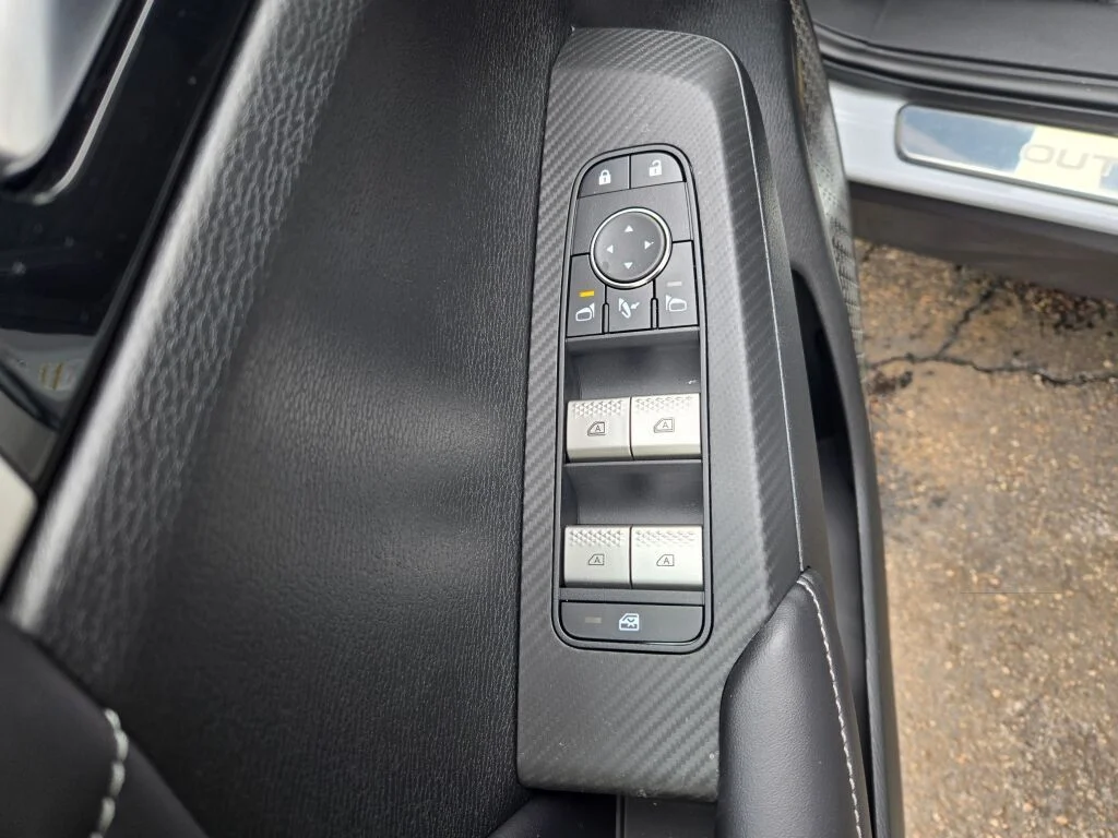 New 2026 White Mitsubishi SE image 20