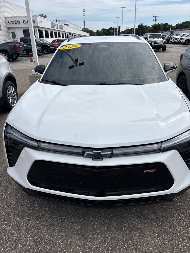 Used 2024 Summit White Chevrolet RS image 1
