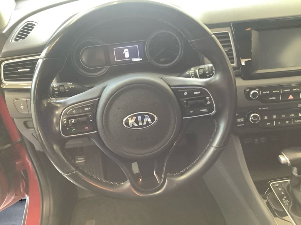 Used 2018 Red Kia EX image 9