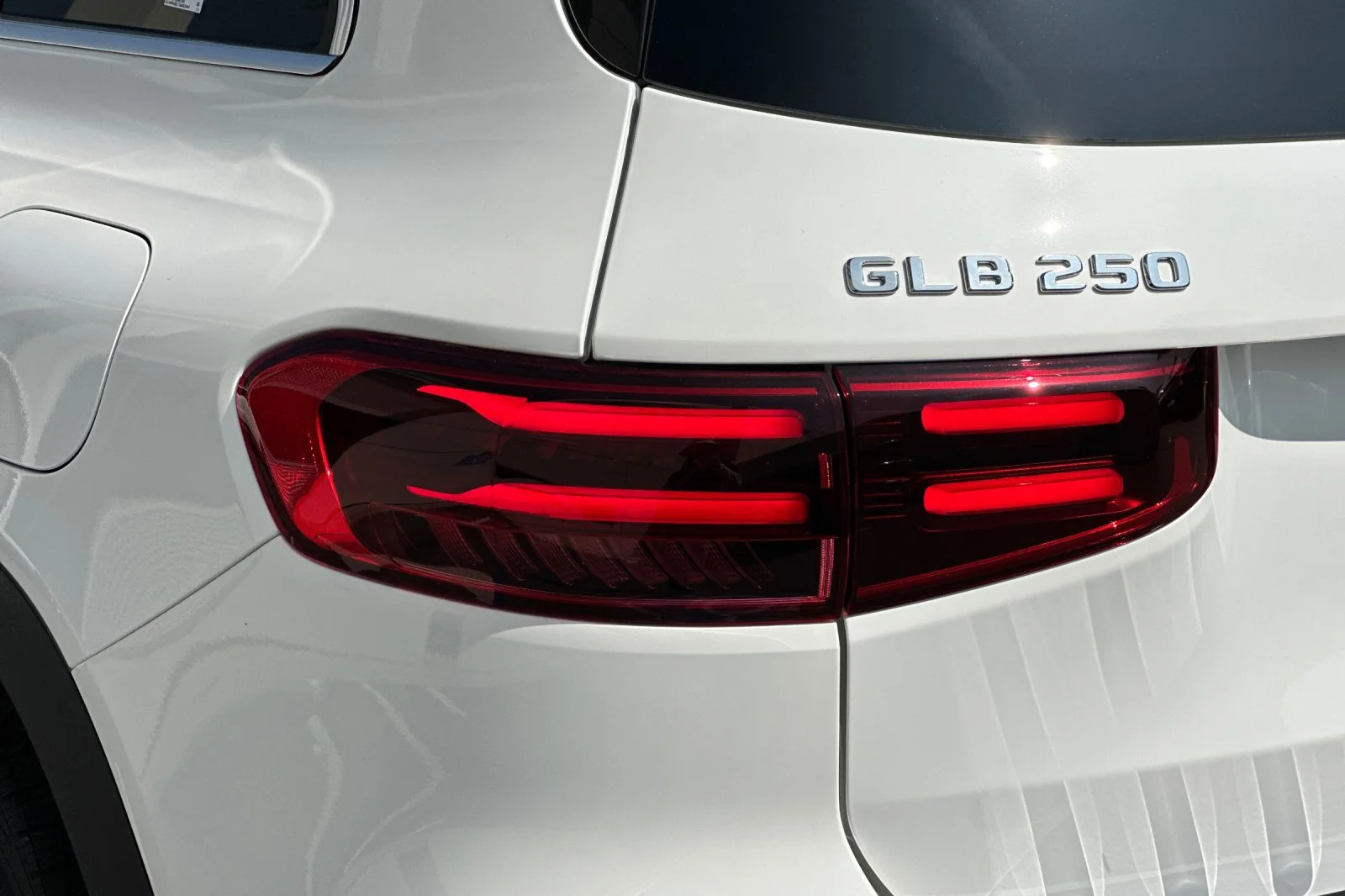 New 2026 Polar White Mercedes-Benz GLB 250 image 23
