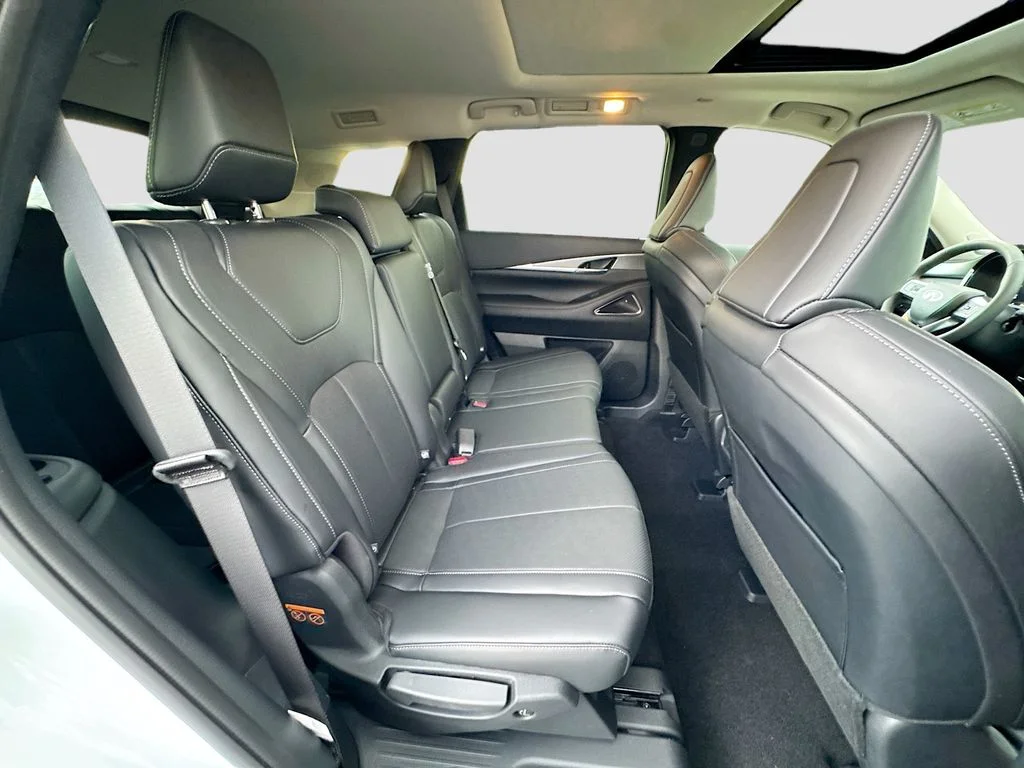 Certified Used 2026 White INFINITI LUXE image 31