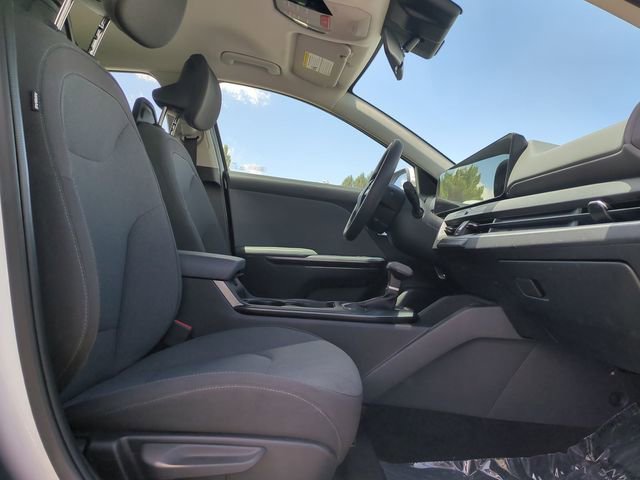 Used 2025 White Kia LXS image 34