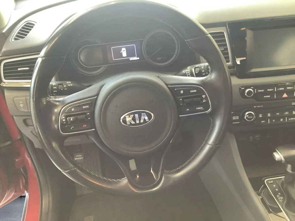 Used 2018 Red Kia EX image 9