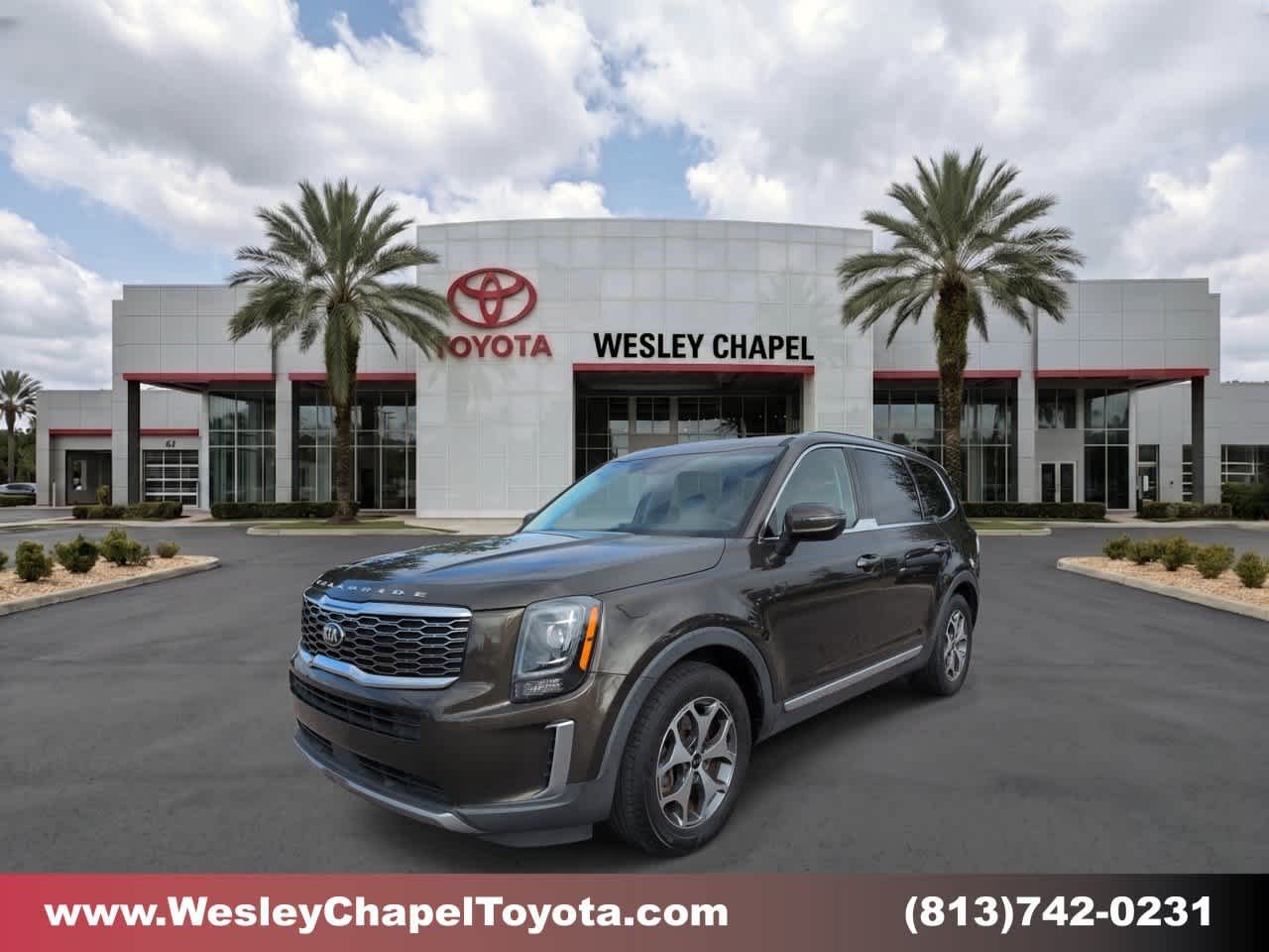 Used 2020 Green Kia EX image 1