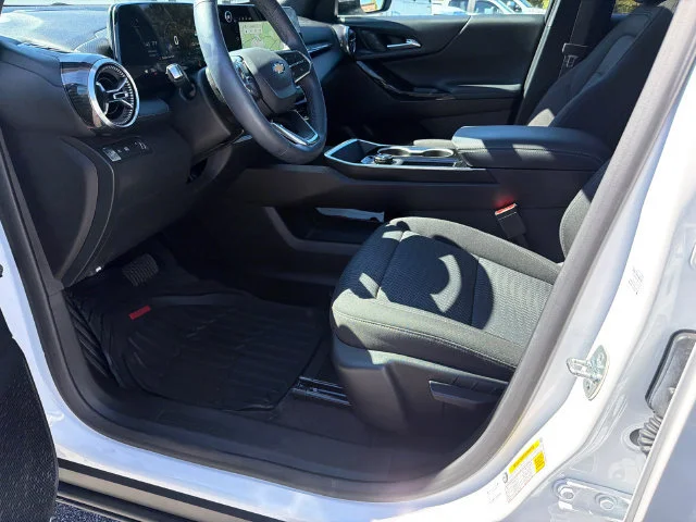 Used 2026 Summit White Chevrolet LT image 9