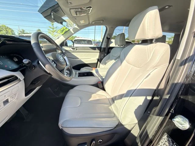 Used 2023 Black Hyundai SEL image 11