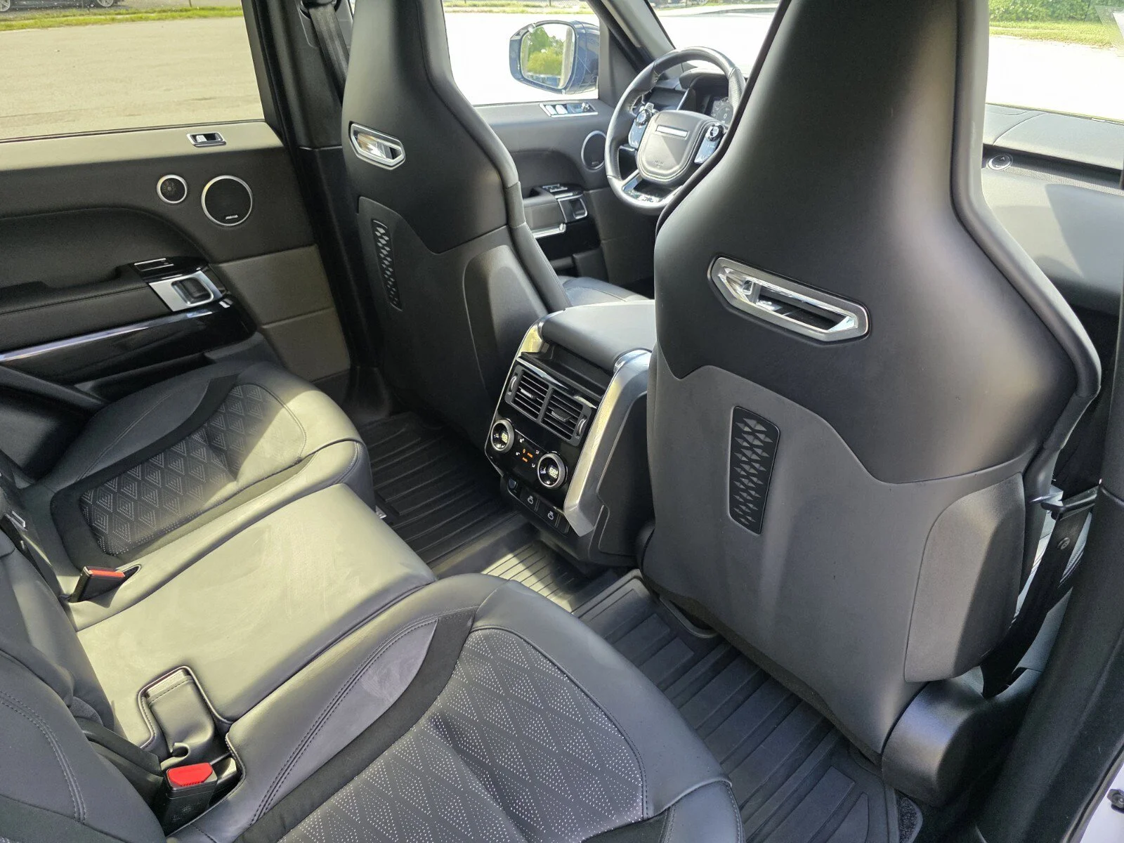 Certified Used 2022 Fuji White Land Rover SVR image 26