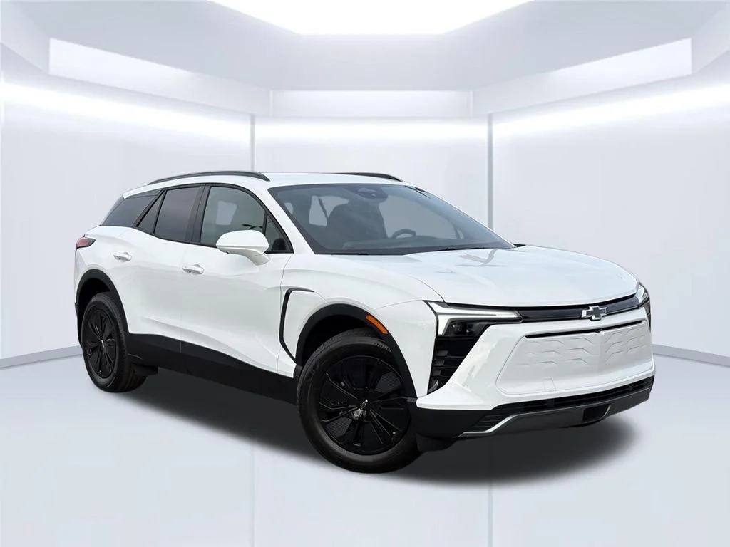 New 2026 White Chevrolet LT image 15