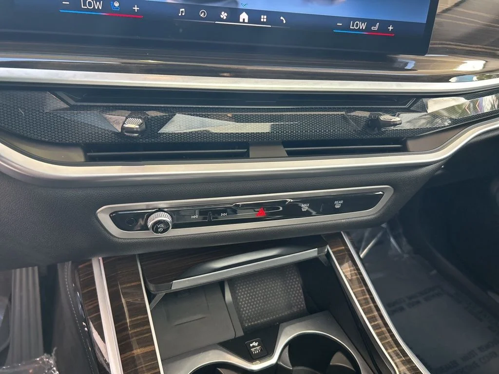 Used 2024 Black BMW xDrive40i image 69